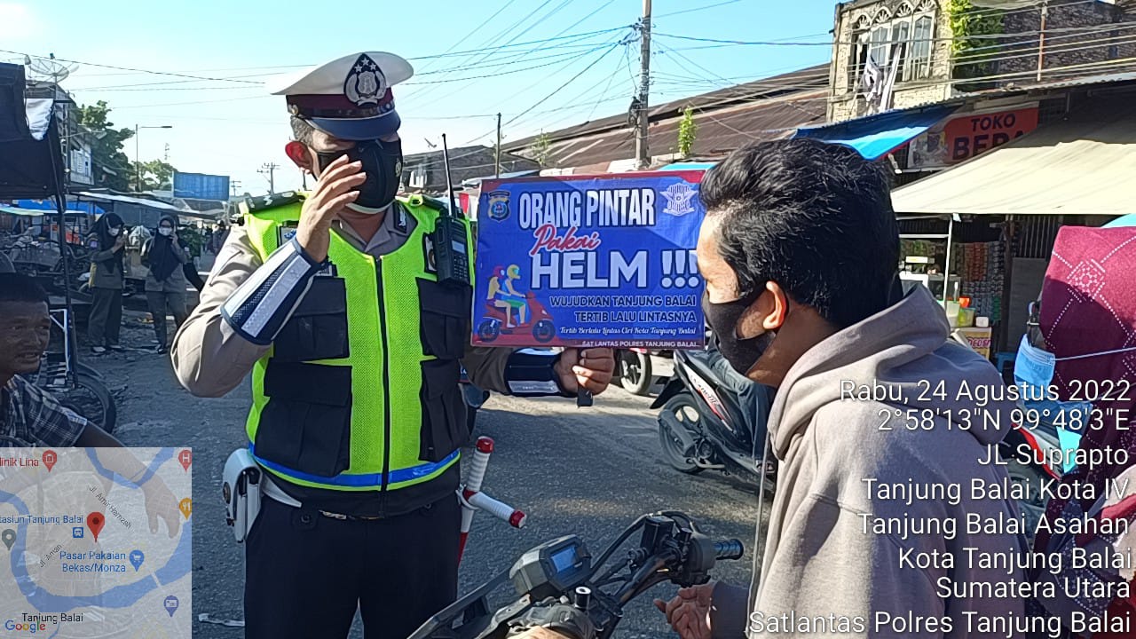 Kasat Lantas Polres Tanjungbalai AKP. H W Siahaan : Agar Nyaman Berkendara Sepeda Motor Gunakan Helm SNI