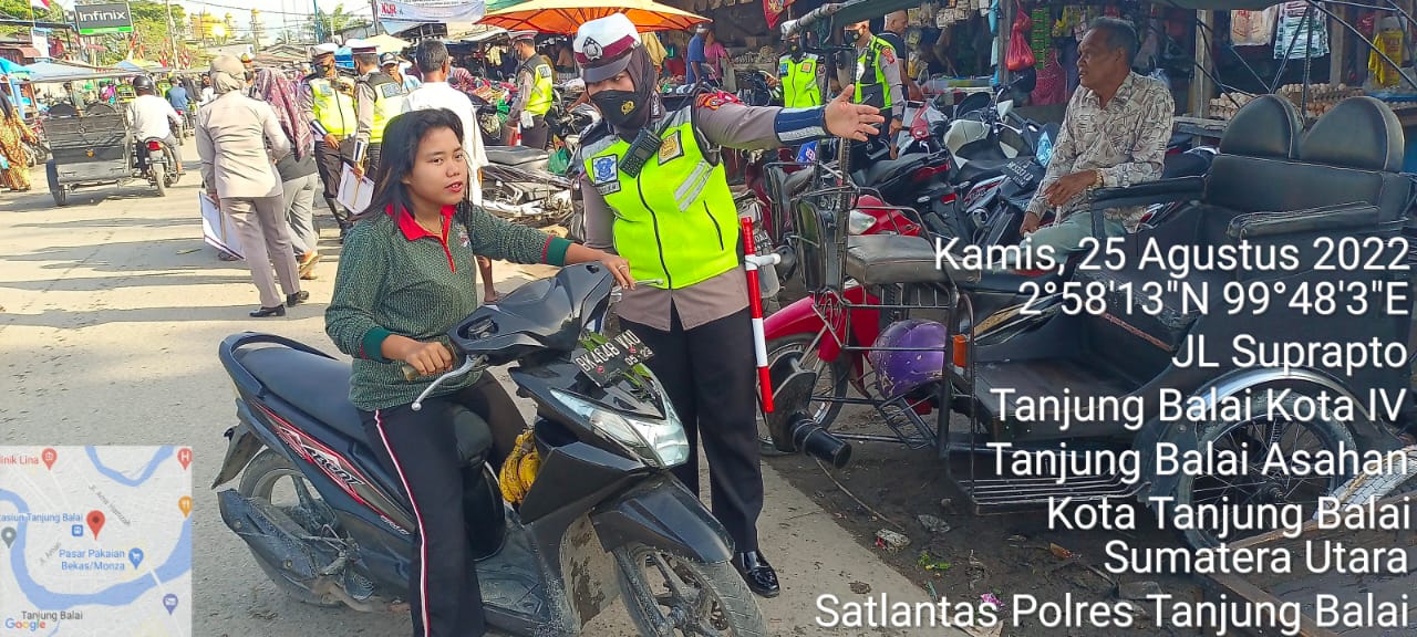 Personil Satlantas Polres Tanjungbalai Laksanakan Gatur Lalin dan Penertiban Parkir Serta PKL Yang Gunakan Badan Jalan