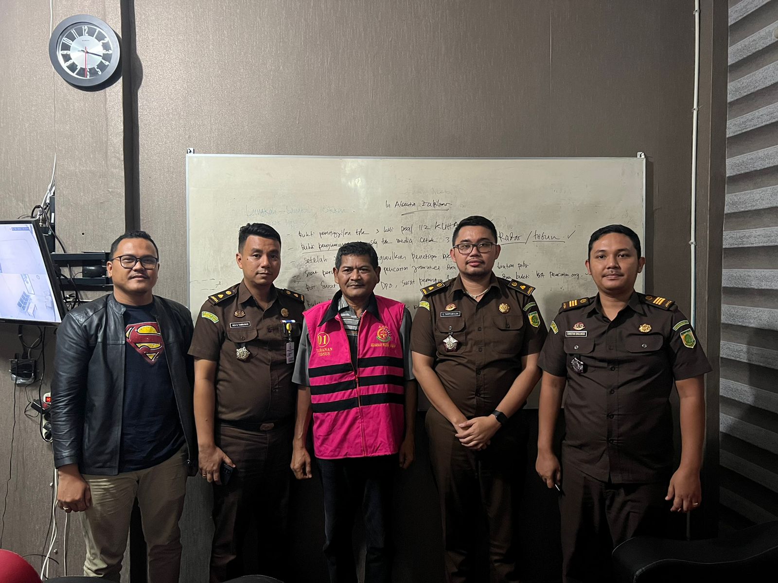 Gelapkan DD dan ADD, Kades Sei Dadap I/II Serahkan Diri ke Kajari Asahan
