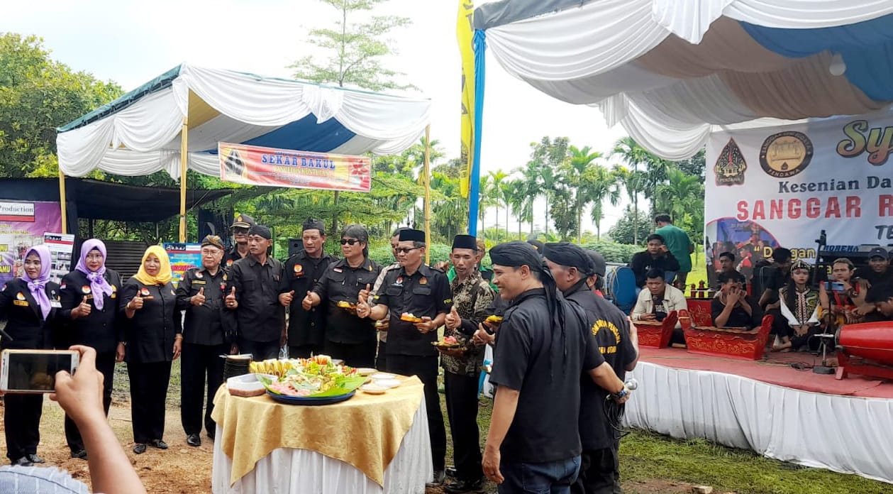H.RUSLAN.SH MEMBUKA PAGELARAN KESENIAN JAWA SYUROAN PENDAWAÂ Â Â 
