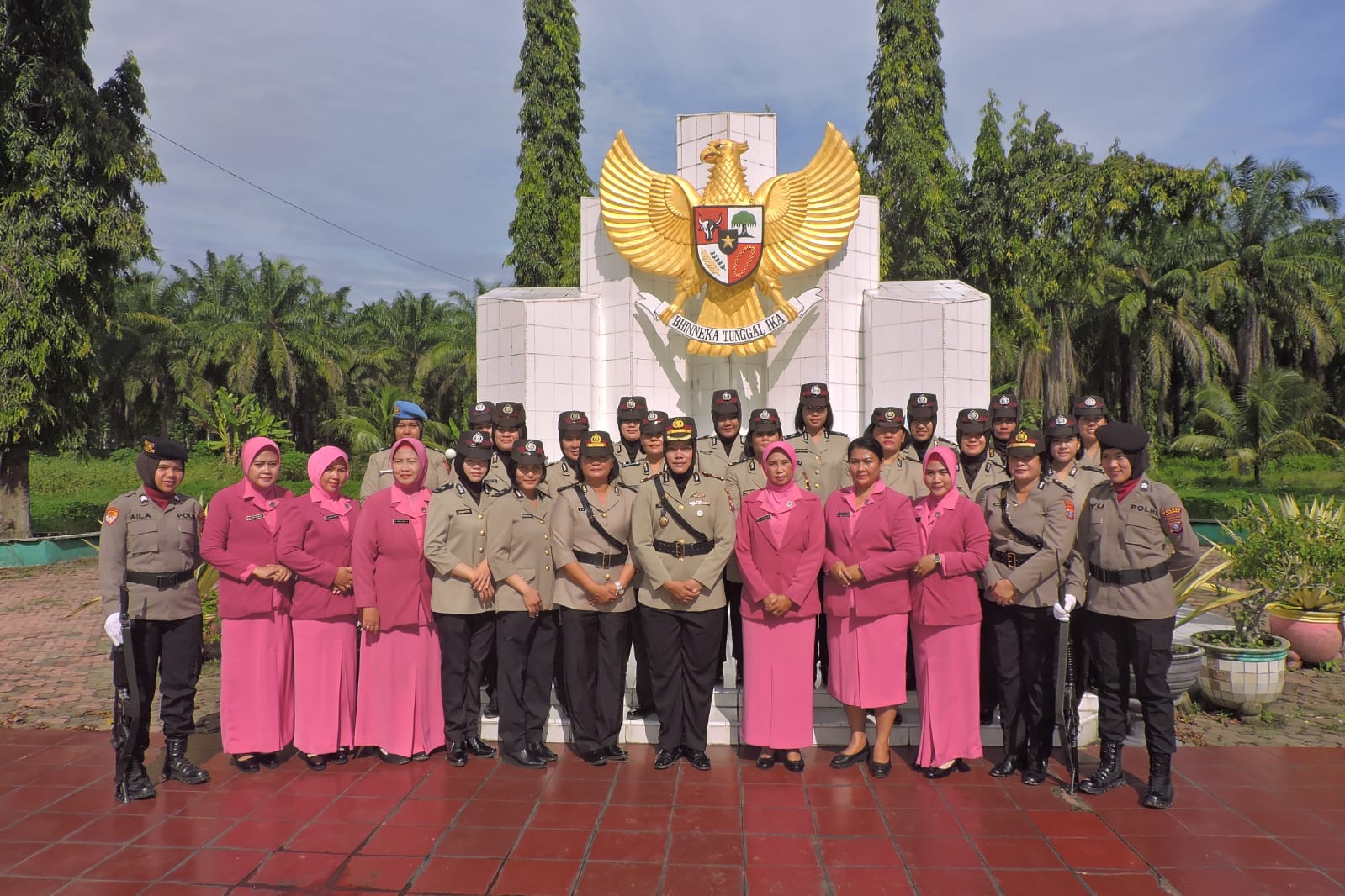 Sambut Hari Jadi Polwan ke 74, Polwan Polres Asahan Ziarah dan Tabur Bunga di Taman Makam Pahlawan