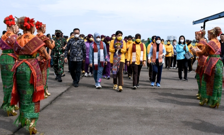 Kunjungi Rumah Kerajinan Dekranasda, Hetty Andika Perkasa Borong Kerajinan Sumut