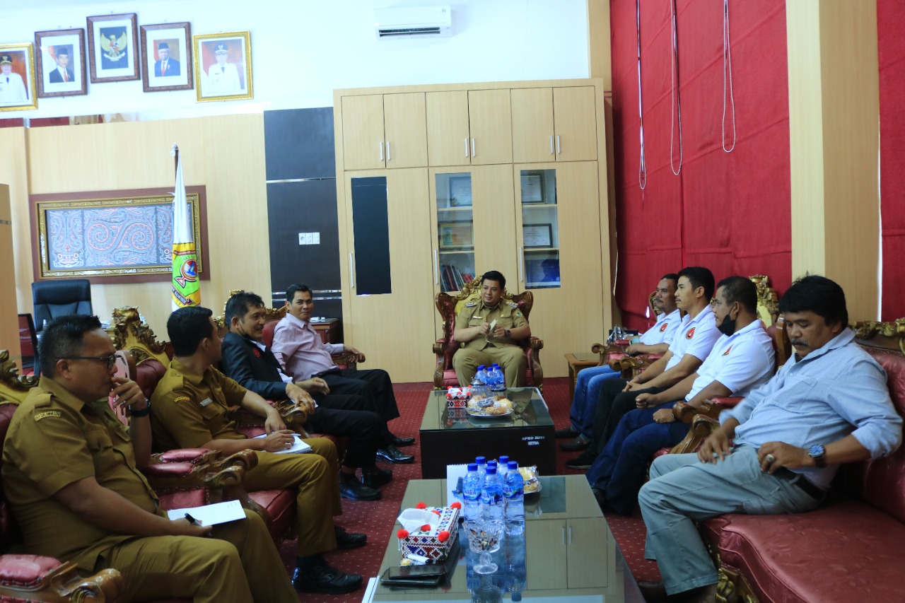 Terima Audiensi Pengurus Punguan PPRNB (Pomparan Raja Naibaho Boru Bere), Bupati Samosir : Nilai-nilai Budaya agar tetap dipertahankan