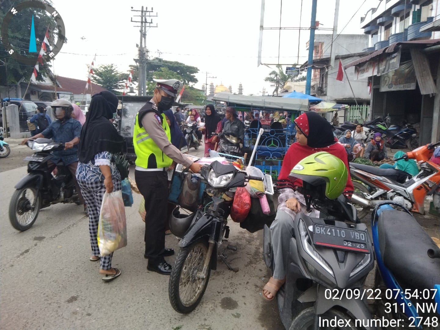 Personil Satlantas Polres Tanjungbalai Laksanakan Gatur dan Penertiban Parkir serta PKL Menggunakan Badan Jalan
