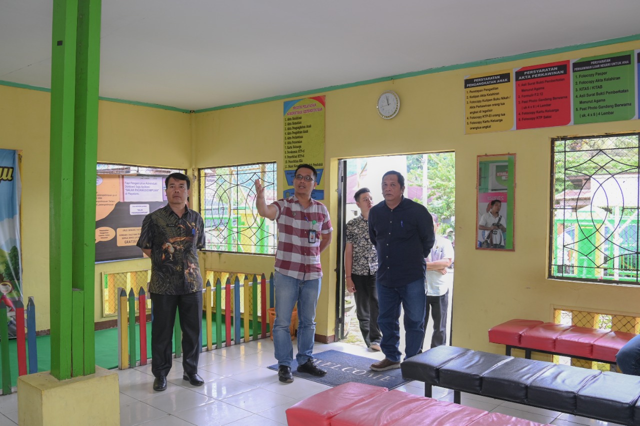 Walikota Padang Sidempuan Irsan Efendi Nasution monitoringÂ persiapan di Disdukcapik dan Puskesmas