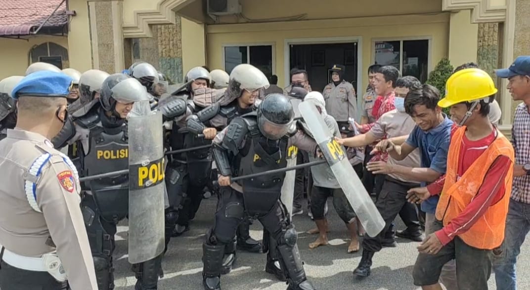 Personel Sat Samapta Polres Asahan Laksanakan Latihan Dalmas