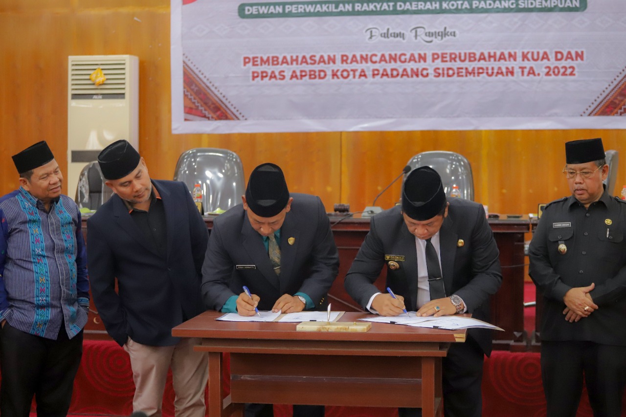 Walikota Irsan Efendi Nasution Hadiri rapat paripurna pembahasan Penetapan Perubahan KUA dan PPAS