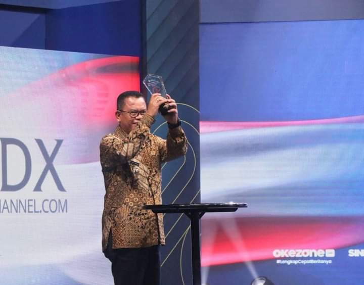 Bupati Toba Poltak Sitorus  Terima Penghargaan Best in Leadership based on Local Wisdom