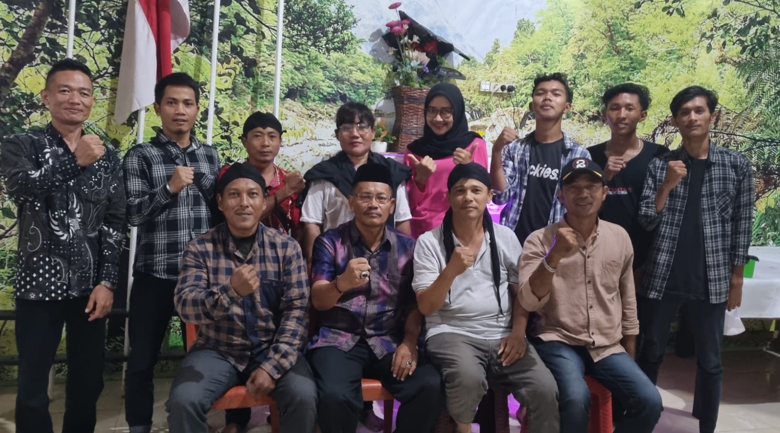 PENGURUS SENI BUDAYA PENDAWA SUMUT BERSILATURAHMI DENGAN  KETUM PB PENDAWA