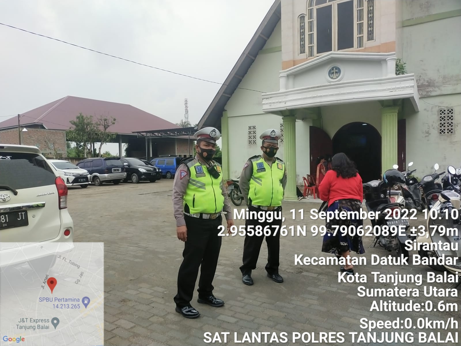Personil Satlantas Polres Tanjungbalai Laksanakan Pengamanan Kenyamanan Ibadah Minggu dan Pengaturan Arus Lalu Lintas