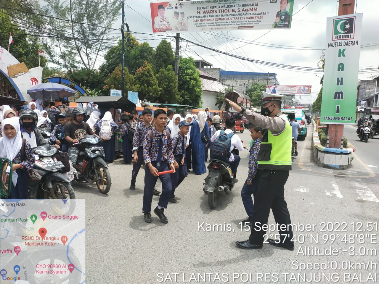 Personil Sat Lantas Polres Tanjungbalai Laksanakan Pengamanan dan Pengaturan Arus Lalu Lintas Jam Pulang Sekolah
