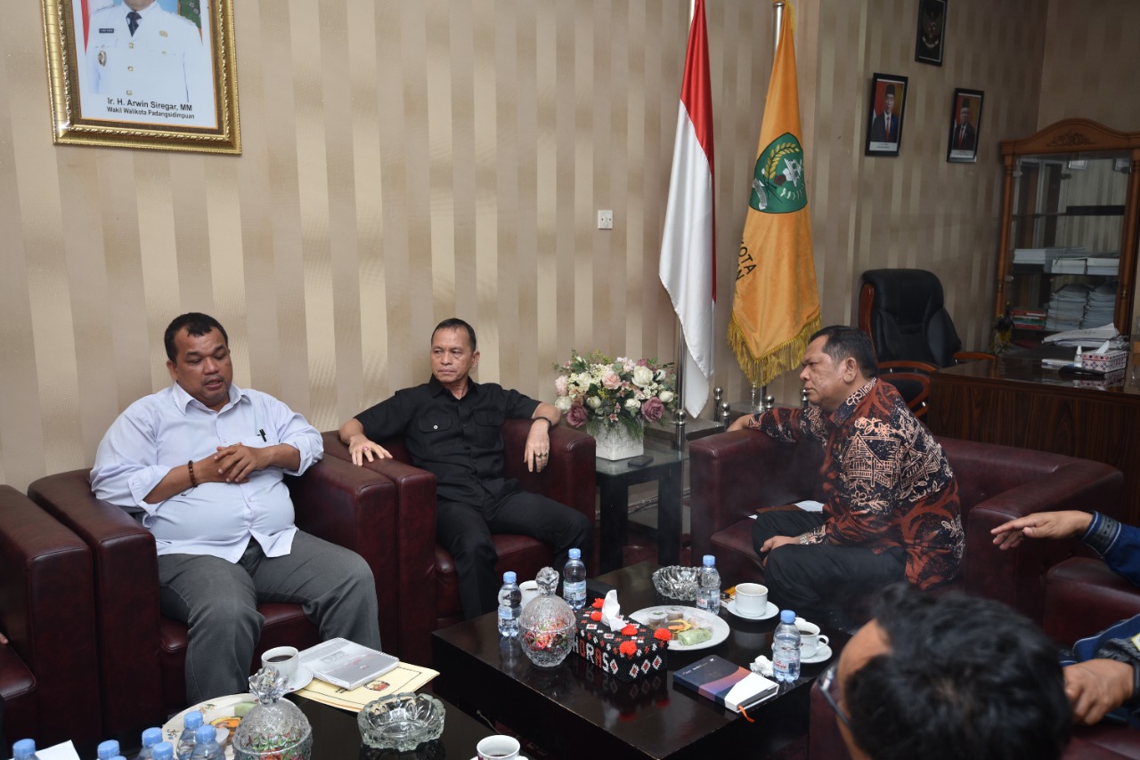 Walikota Irsan Efendi Nasution Terima Audiensi KPU Padang SidempuanÂ 