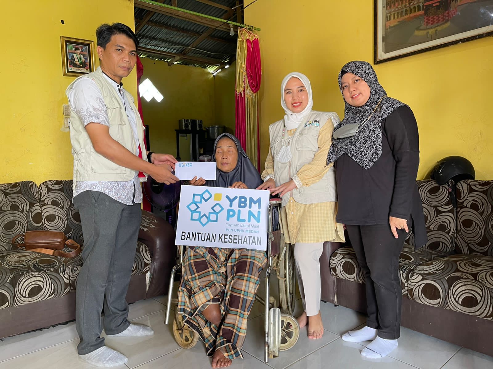 YBM PLN UPHK Medan Salurkan Bantuan Kepada Dhuafa Penyandang Disabilitas.