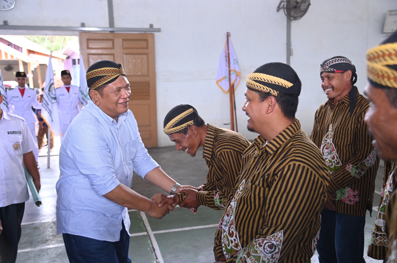 Wali Kota Padang Sidempuan Irsan Efendi Nasution mengucapkan selamat atas pelantikan ranting Pujakesuma Batang Ayumi Julu