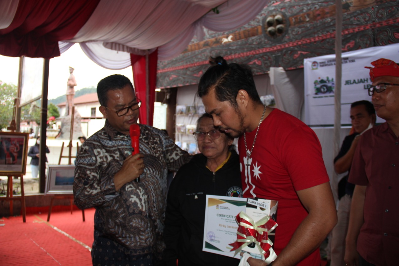 TPL Bersama Disbudpar Toba Serahkan Hadiah Peserta Vlog dan Photography Competition