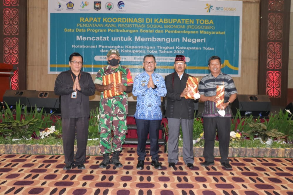 Bupati Toba Poltak Sitorus Membuka Rakor Pendataan Awal Registrasi Sosial Ekonomi Kabupaten Toba Tahun 2022