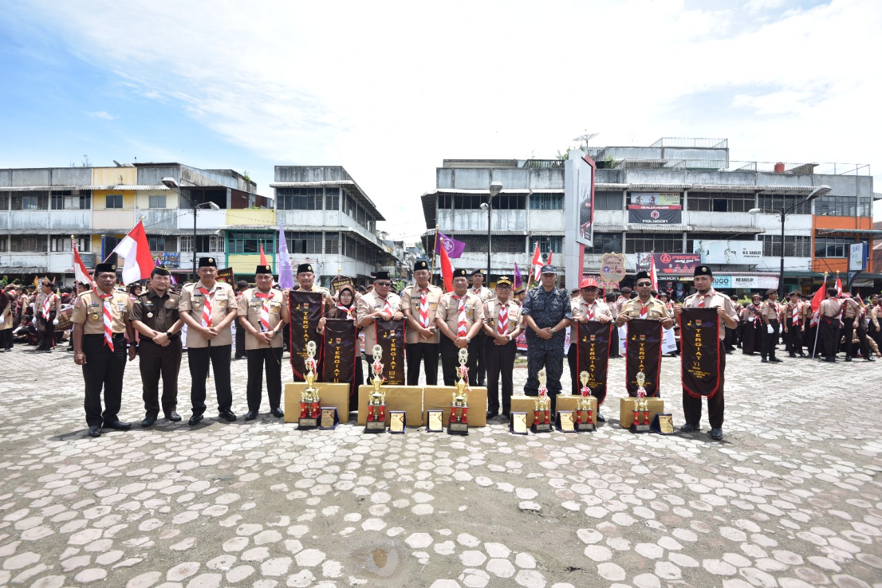 Kwarcab Gerakan Pramuka Kota Padang Sidempuan berhasil menoreh Prestasi Terbaik I Kirab Tangkal Nafza