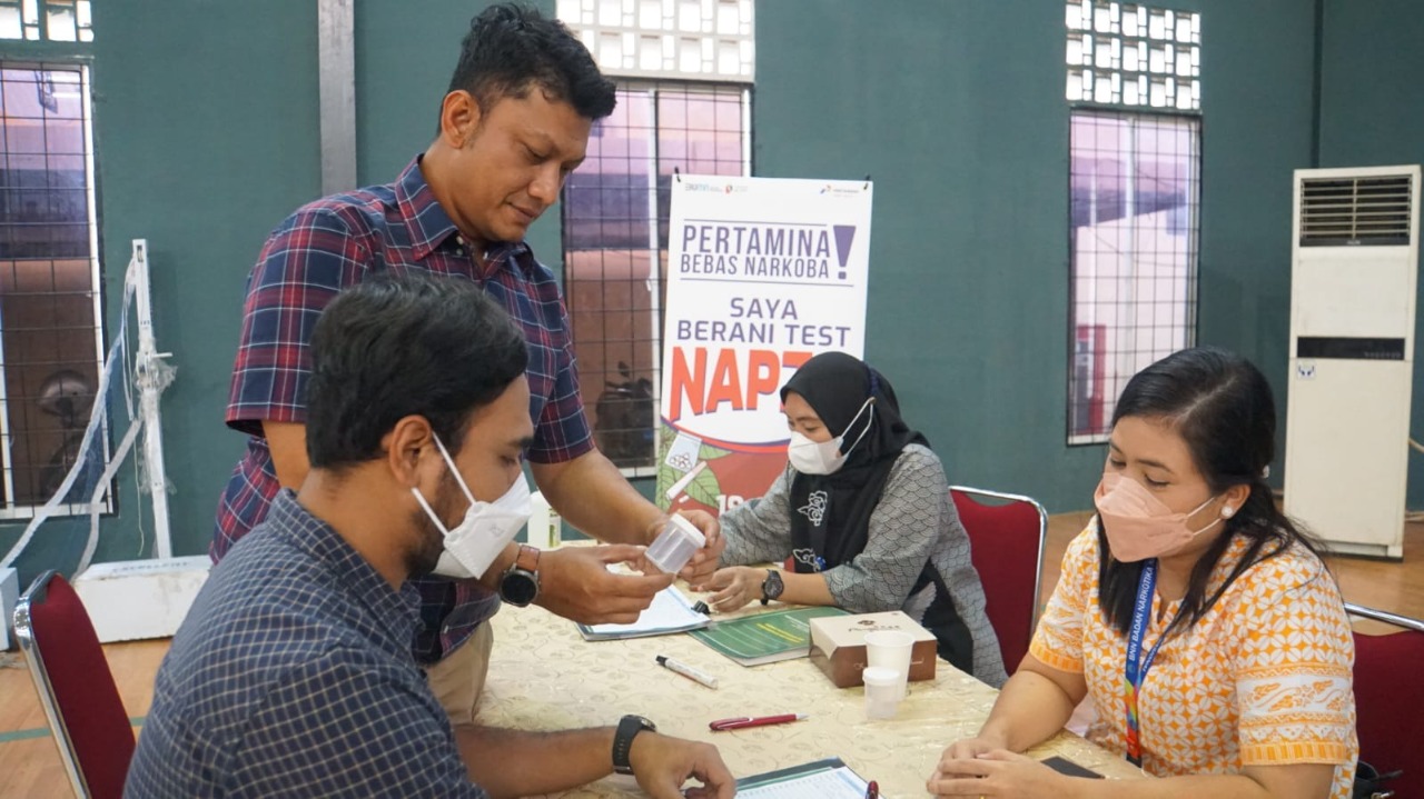 Pekerja dan Mitra Kerja Pertamina Patra Niaga Regional Sumbagut Lakukan Tes NAPZA