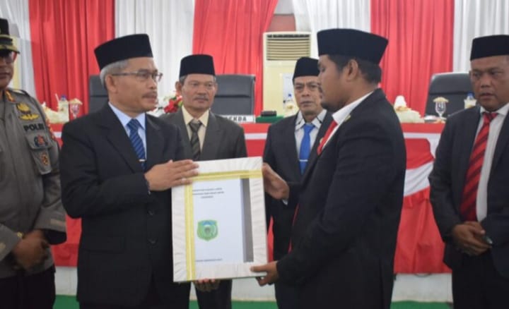 Sekda Palas Hadiri Rapat Paripurna Penyampaian KUA - PPAS Perubahan APBD Tahun 2022