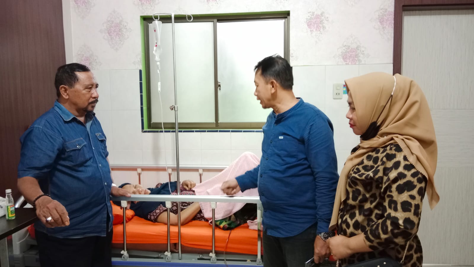 KETUA PENDAWA LANGKAT JENGUK ISTRI KETUA PENDAWA SELESEI