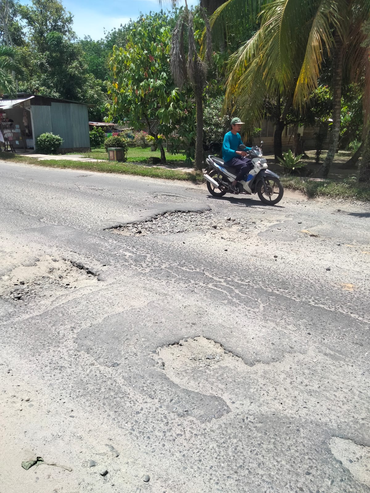 Hati-hati,.... Lubang Jalan Ir. H, Juanda Gambir Baru Siap Menjemput Ajal. Pemkab Asahan Tak Perduli