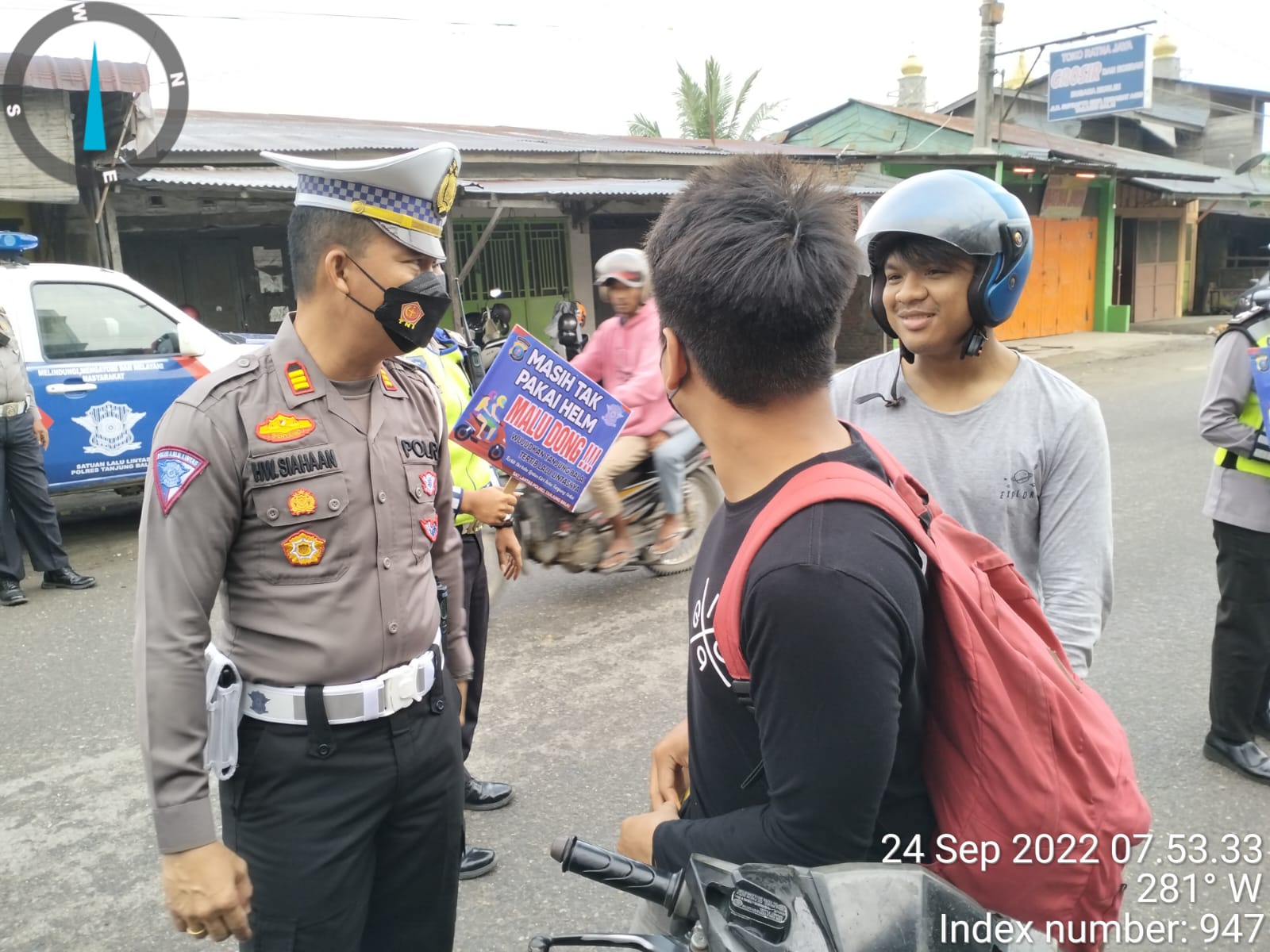 Personil Satlantas Polres Tanjungbalai Himbauan  Pengendara Roda Dua Selalu Gunakan Helm SNI
