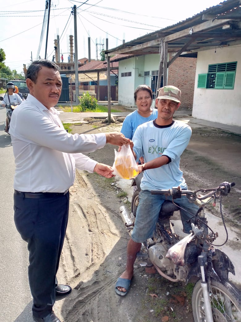 Ringankan Beban Masyarakat, Sat Reskrim Polresta Deli Serdang Bagikan Bansos