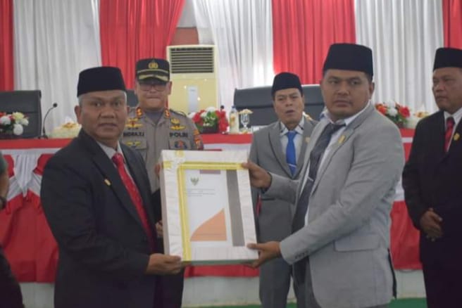 Plt. Bupati Palas Serahkan Dokumen Ranperda P-APBD TA 2022