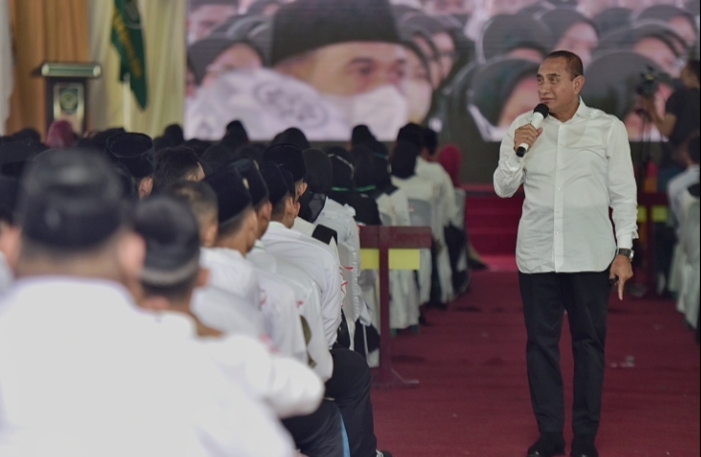 Edy Rahmayadi Beri Motivasi ke Mahasiswa Baru UISU Minta Generasi Muda Memupuk Kejujuran, Kasih Sayang dan Semangat