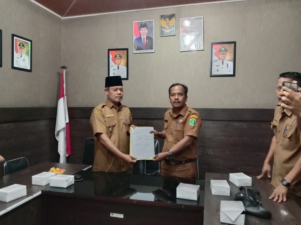 Diskominfo Labura dan BKPSDM Serah Terima Aplikasi Absesensi Elektronik