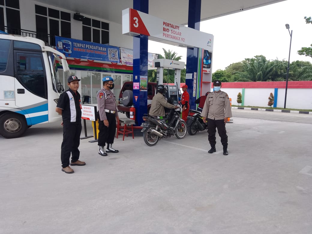 Monitoring BBM di SPBU, Personil Polsek Kawasan Bandara KNIA Rutin Patroli Ke SPBU*
