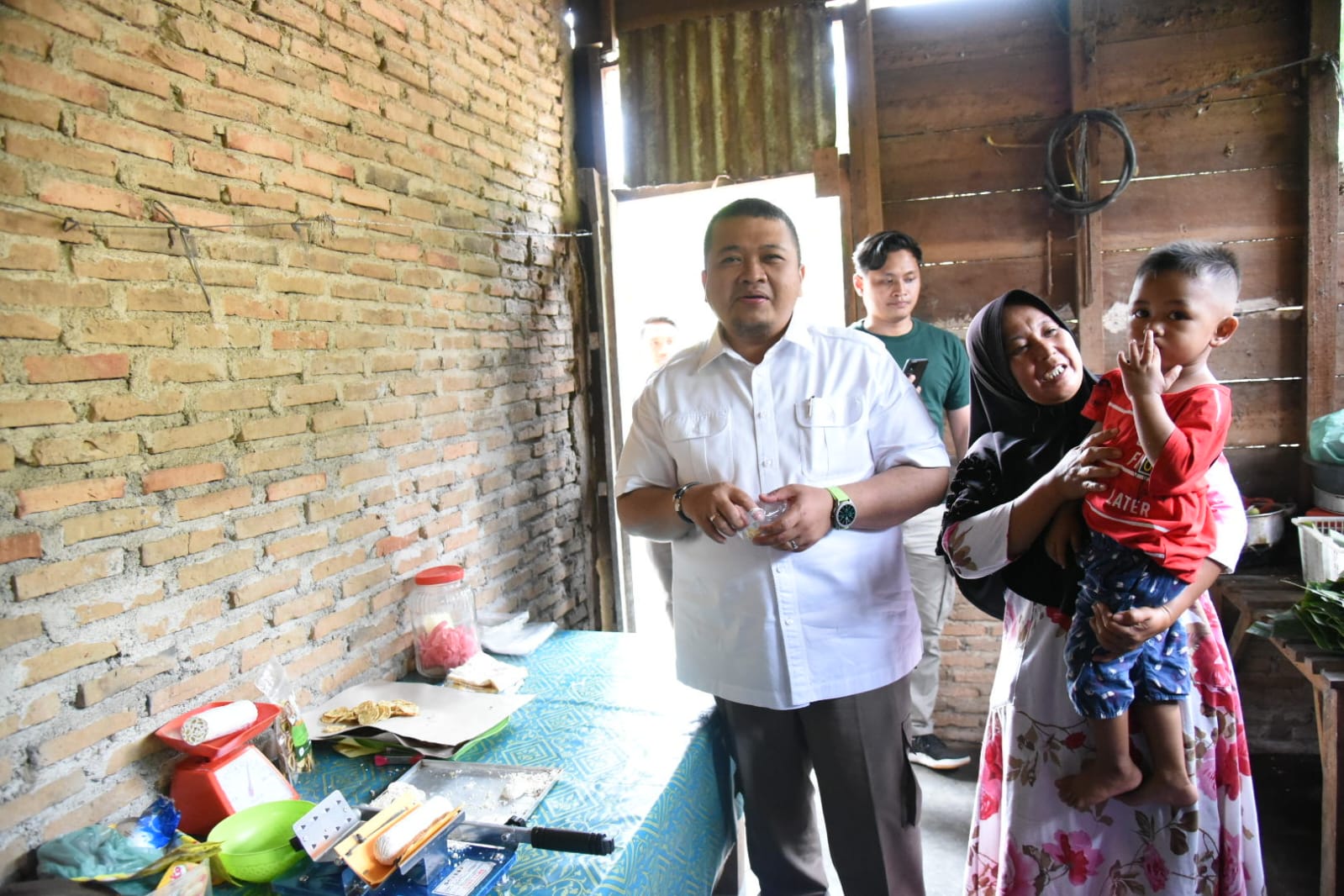 Bupati Tapsel Ingin Keripik Tempe Jadi Komoditas Oleh-oleh Tapsel