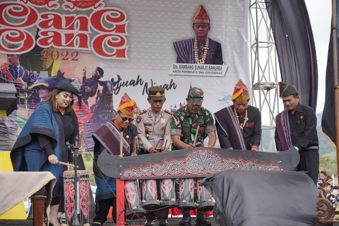 Pemkab.Pakpak Bharat Resmi Buka Pesta OANG-OANG Thn 2022 Di Napasengkut Salak
