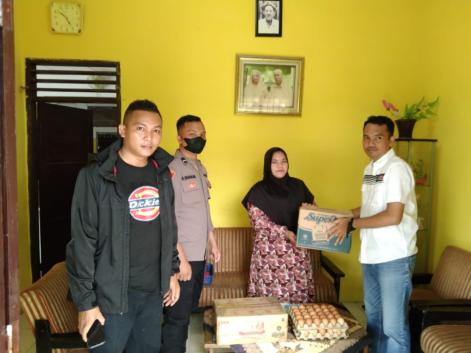 Bentuk Kepedulian Ringankan Beban Masyarakat, Sat Reskrim Polresta Deli Serdang Bagikan Bansos Kepada Masyarakat Terdampak Kenaikan BBM*