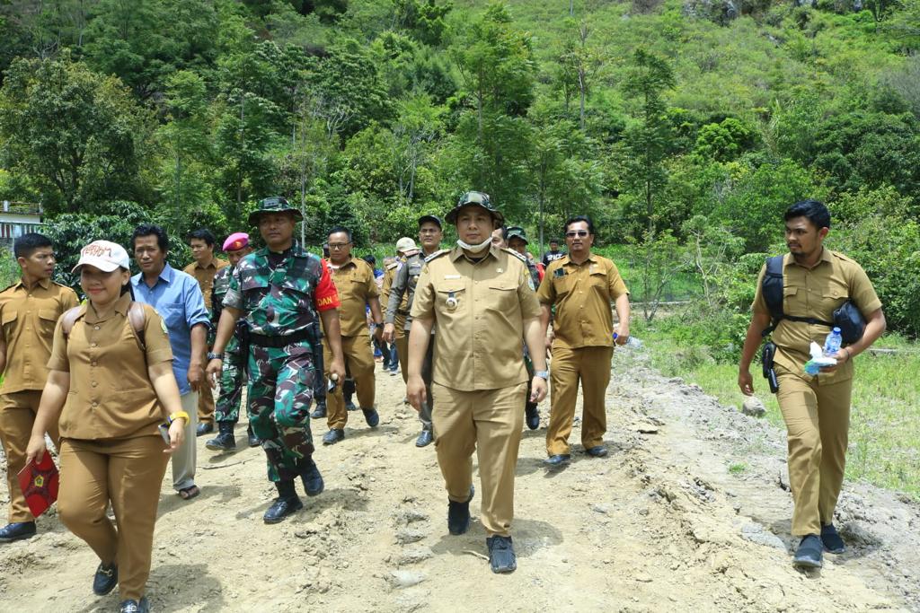 Buka akses jalan 1,4 KM, Bupati Samosir resmi buka TMMD Ke-115 Kodim 0210/TU di Desa Hasinggaan
