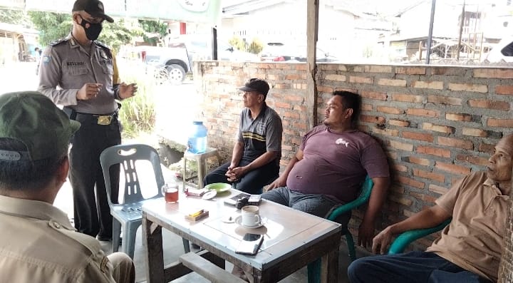 Bhabinkanmtibmas Polsek Prapat Janji Sembangi Warung Kopi Jarno