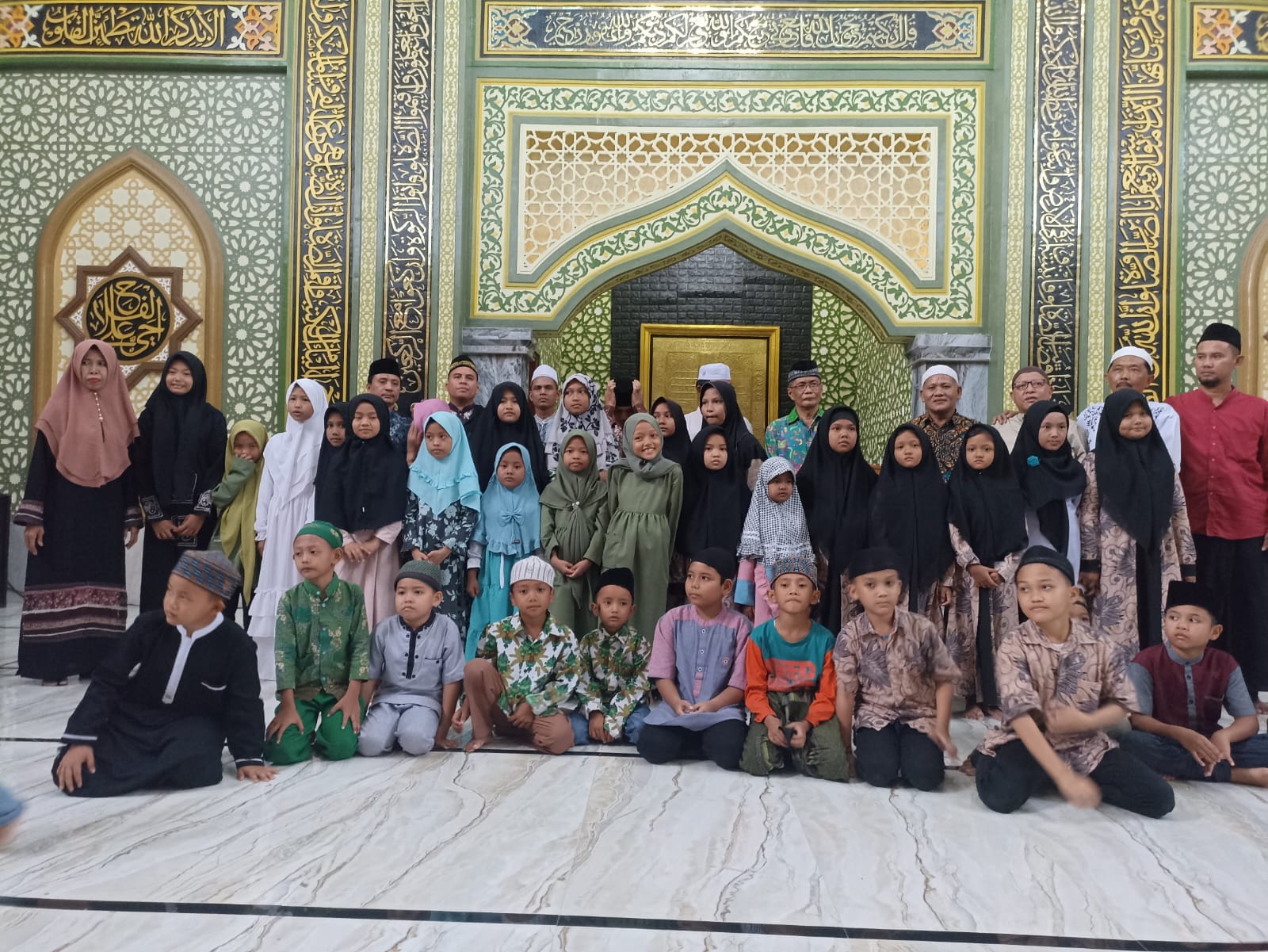 Ustadz Abdul Halim Ajak Ummat  Meneladani Nabi Muhammad SAW, BKM Masjid Al Iklashiyah Santuni Yatim-Dhuafa