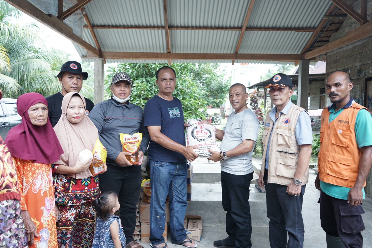 Asisten Pemerintahan dan Kesejahteraan Rakyat Salurkan Bantuan di 2 Kecamatan Yang Terdampak Banjir