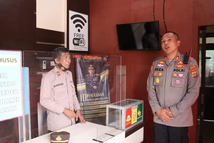 KAPOLRES MELAKUKAN PEMERIKSAAN MENDADAK DI RUANG SPKT POLRES MANDAILING NATAL