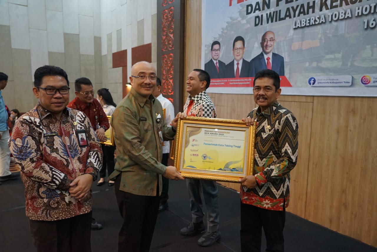Pemko T. Tinggi Raih Penghargaan 