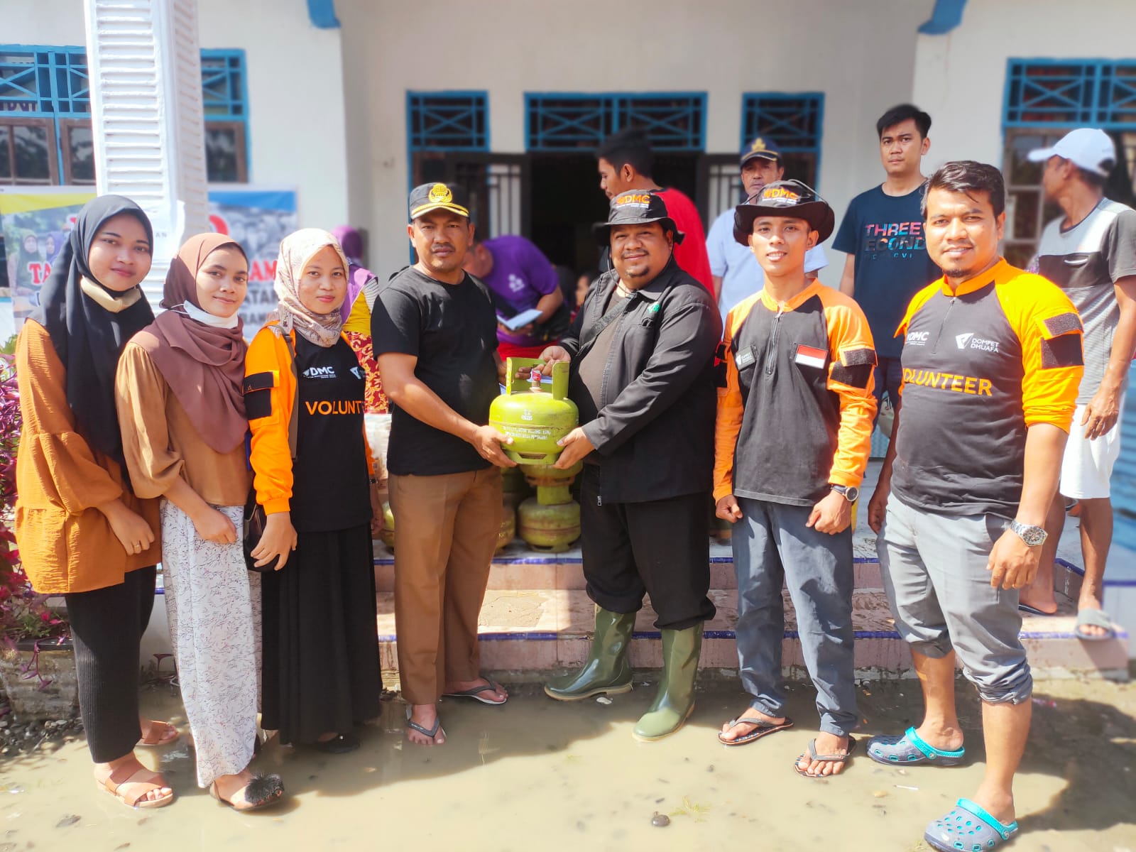 DD Waspada Salurkan Bantuan Pangan di Posko Banjir Hamparan Perak