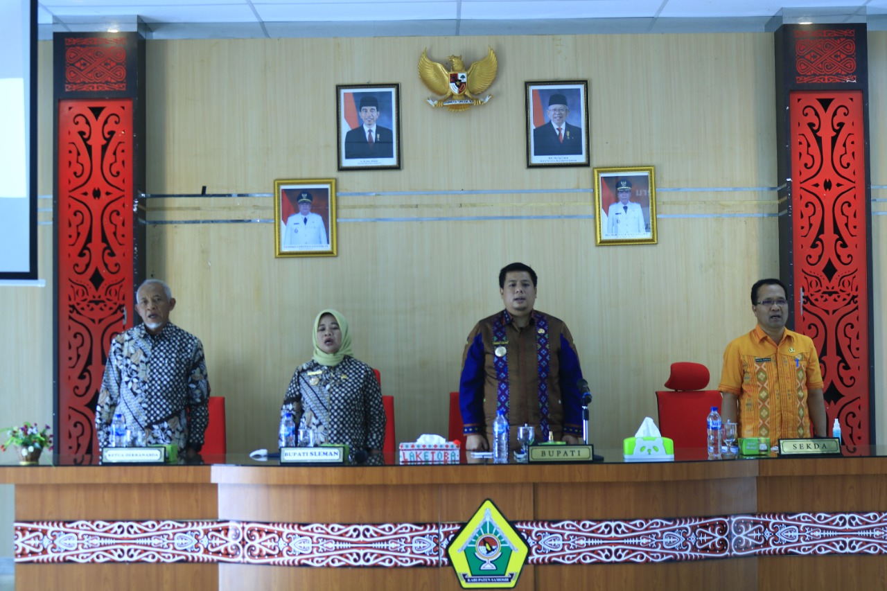 BUPATI SAMOSIR TERIMA KUNJUNGAN KERJA BUPATI SLEMAN