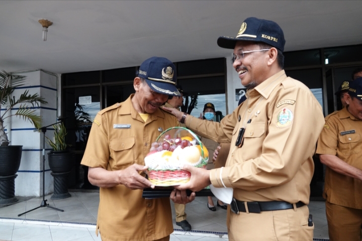 Dinas Kominfo Sumut Laksanakan Apel Pagi Sekaligus Lepas Tiga PNS Purnabakti
