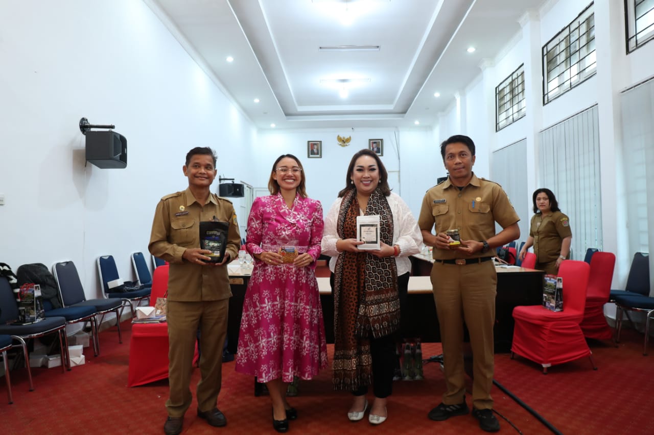Rapat Persiapan Lake Toba Fashion Week 2023 Ny. Juniatry : Ajang Promosi Produk Lokal