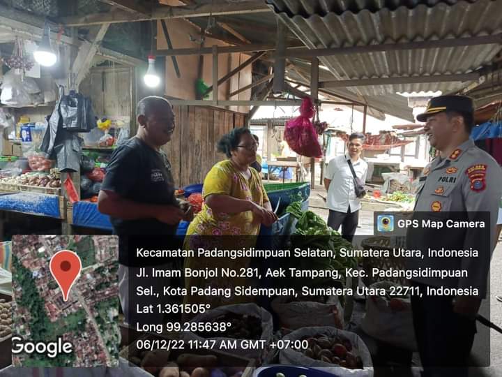 Sapa Pedagang Sayur, Kapolres Padangsidimpuan Sosialisasi kan Dalam Penggunaan Medsos