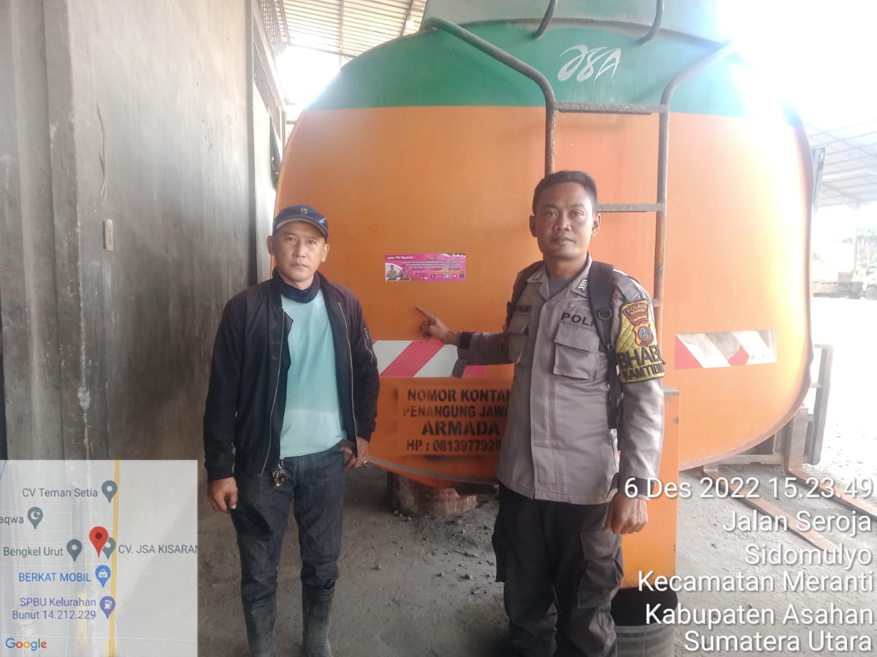 Dukung Program Quick Wins Presisi, Bhabinkamtibmas Polsek Kota Kisaran Pasang Stiker Kontak Person