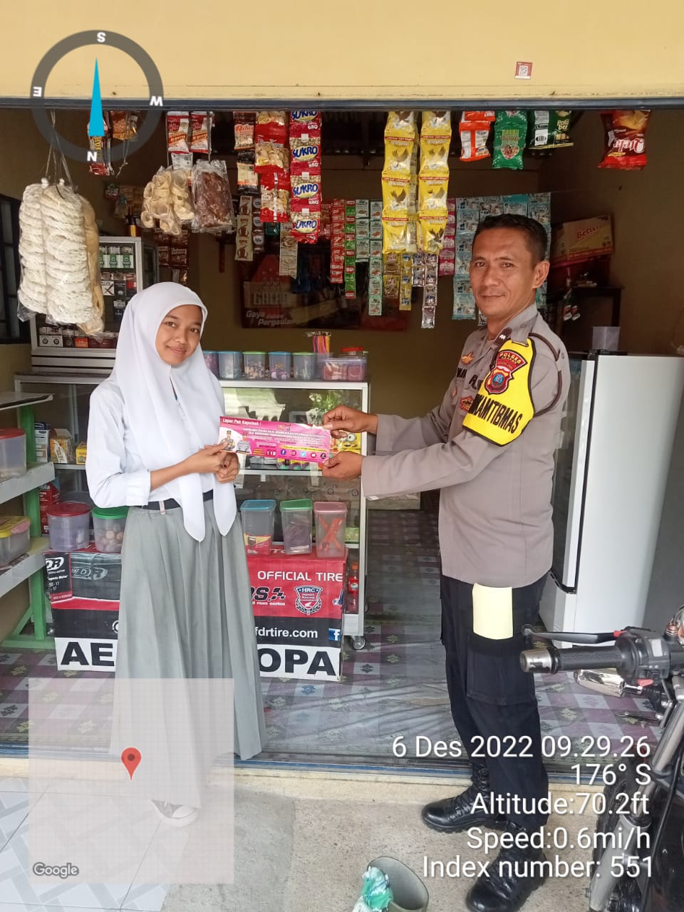 Bhabinkamtibmas Polsek Pulau Raja Gencar Door To Door Tempel Stiker Pengaduan