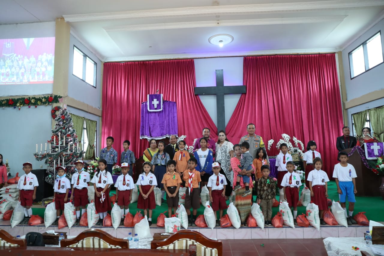 Natal Keluarga Besar Dinas Pendidikan Dihadiri Bupati Dan Kapolres Pakpak Bharat
