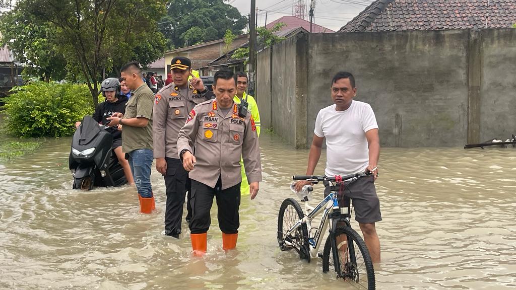 Tanggap Darurat, Kapolresta Deli Serdang Cek Lokasi Banjir