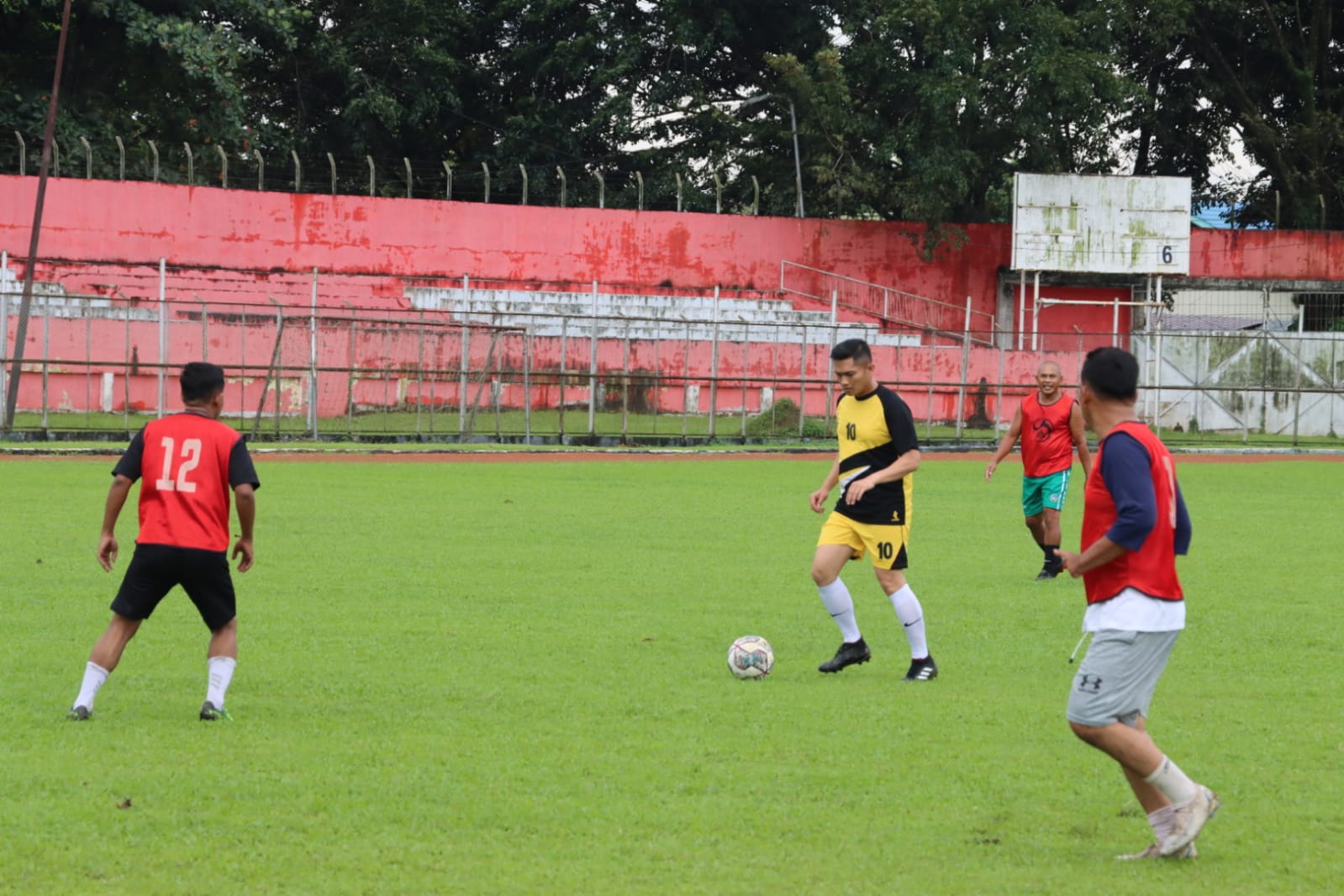 Jalin Silaturahmi, Polres Asahan Menangkan Sepak Bola Skor 2-1  Lawan Wartawan